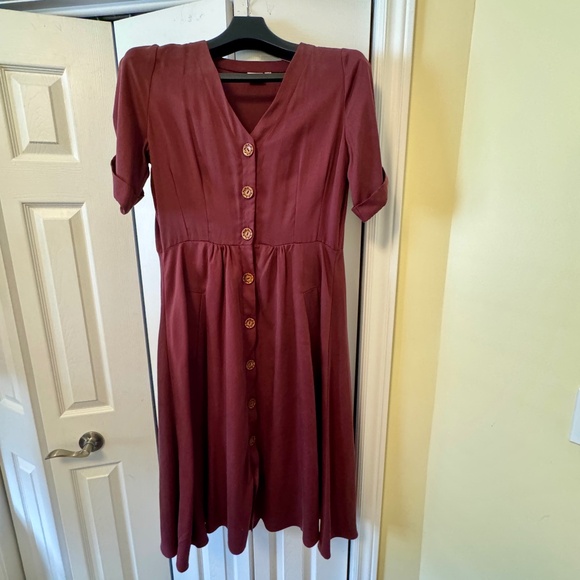 Elegant Burgundy Button-Down Dress - Picture 1 of 11